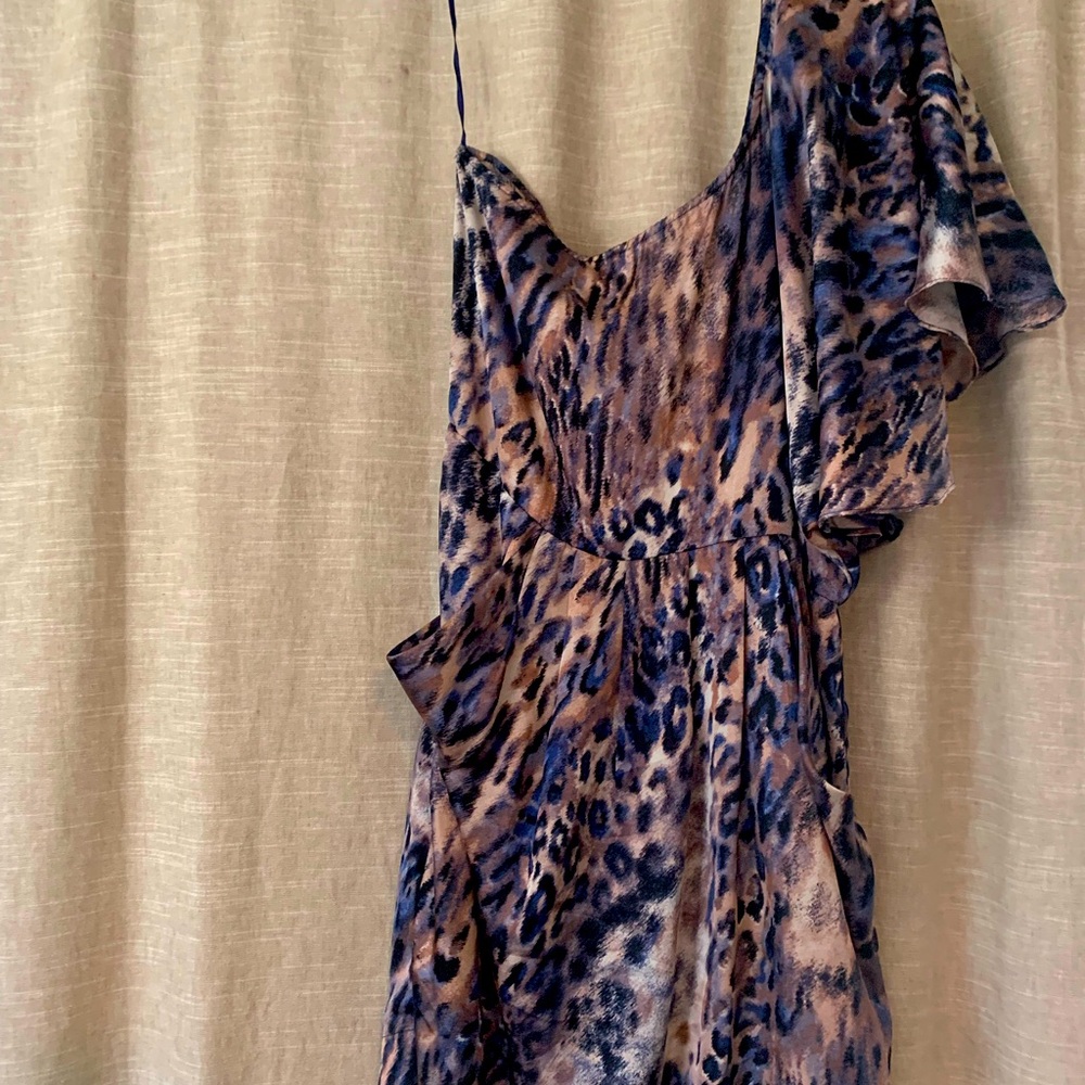 Beautiful sexy print dress. Multi tone color mini.